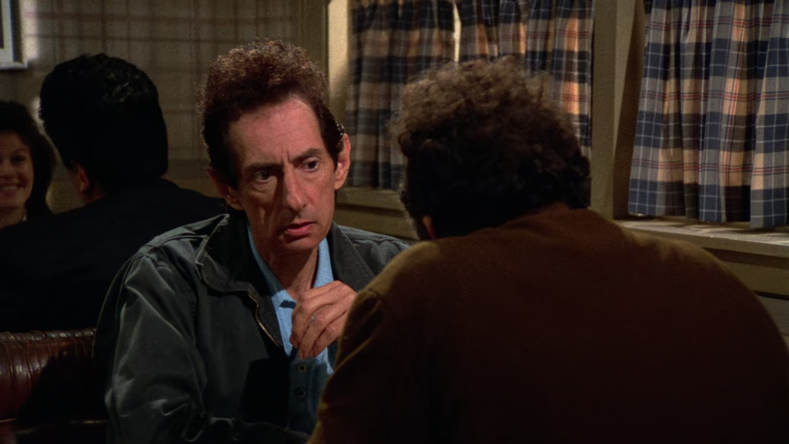 5. Metalinguagem: A Quarta Temporada e a Série Fictícia "Jerry"